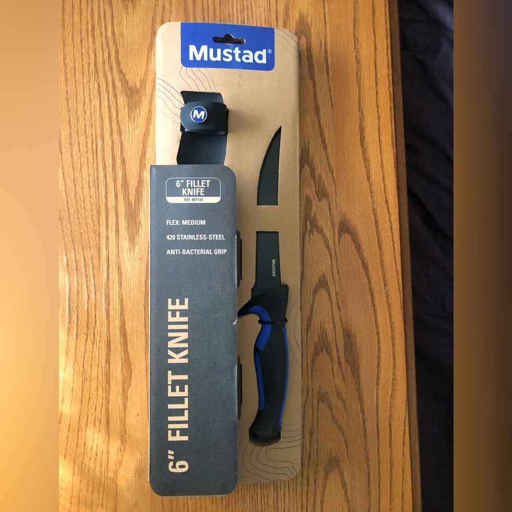 Mustad Fillet Knife With Sheath. Blue and Black Handle. 6 Inch Blade.